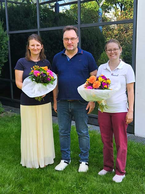 Ausbilder Dr. Felix Neuerer und das gesamte Team der Tierklinik Ismaning gratulieren herzlich und freuen sich, dass Dr. Carina Ortler und Dr. Carolin Imbery mit ihrer Spezialisierung weiterhin Teil unseres Teams sind.