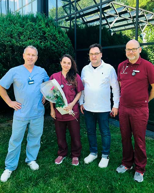 Die Klinikinhaber Dr. Klaus Zahn und Dr. Felix Neuerer sowie unser leitender Anästhesist, Tierarzt Sven Barros, gratulierten Maja Schätzler im Namen des gesamten Teams herzlich zur erfolgreich abgeschlossenen Weiterbildung und dankten Maja für ihr großes fachliches Engagement.